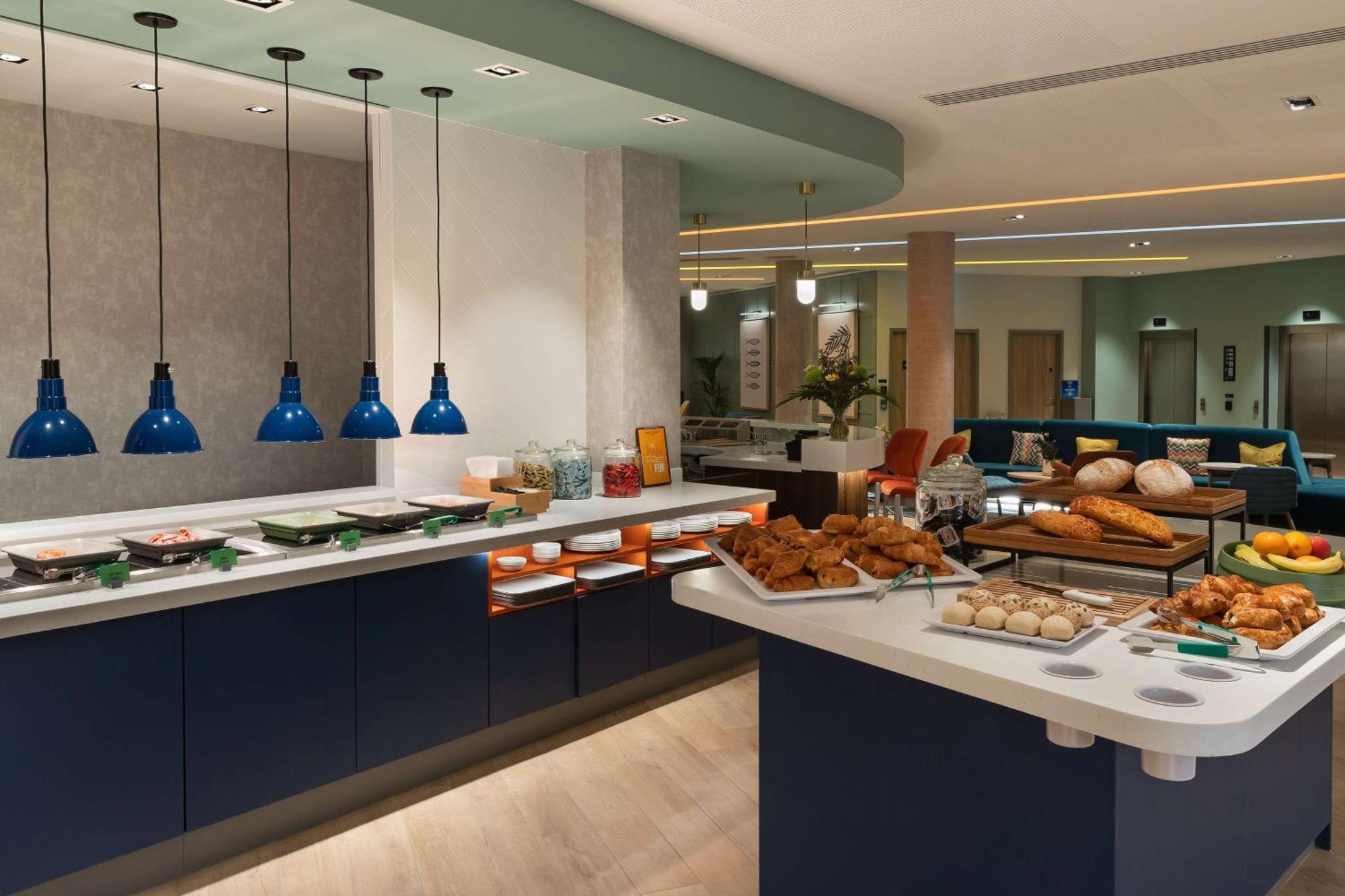 Hampton By Hilton Torquay Hotel Екстериор снимка