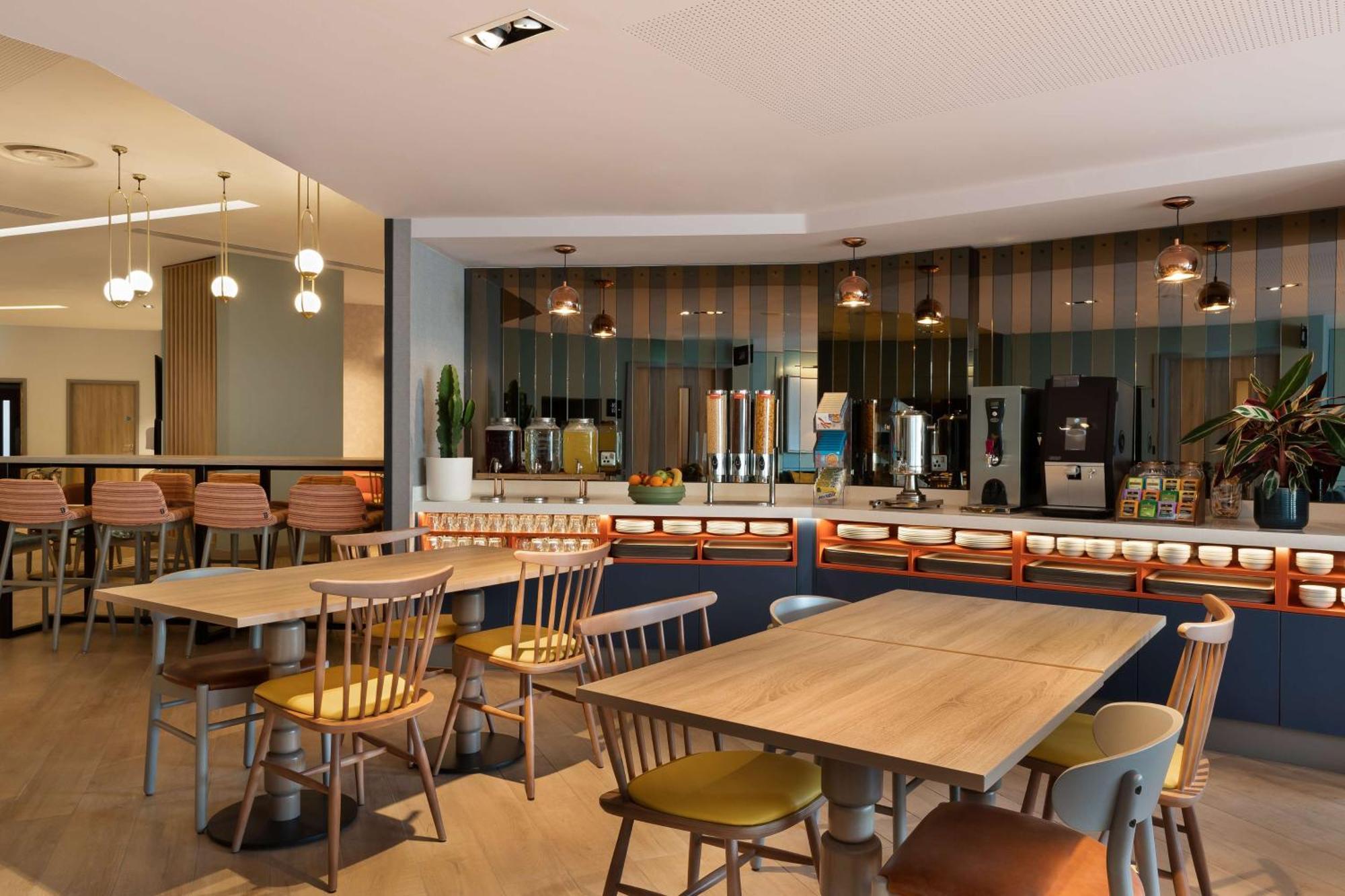 Hampton By Hilton Torquay Hotel Екстериор снимка