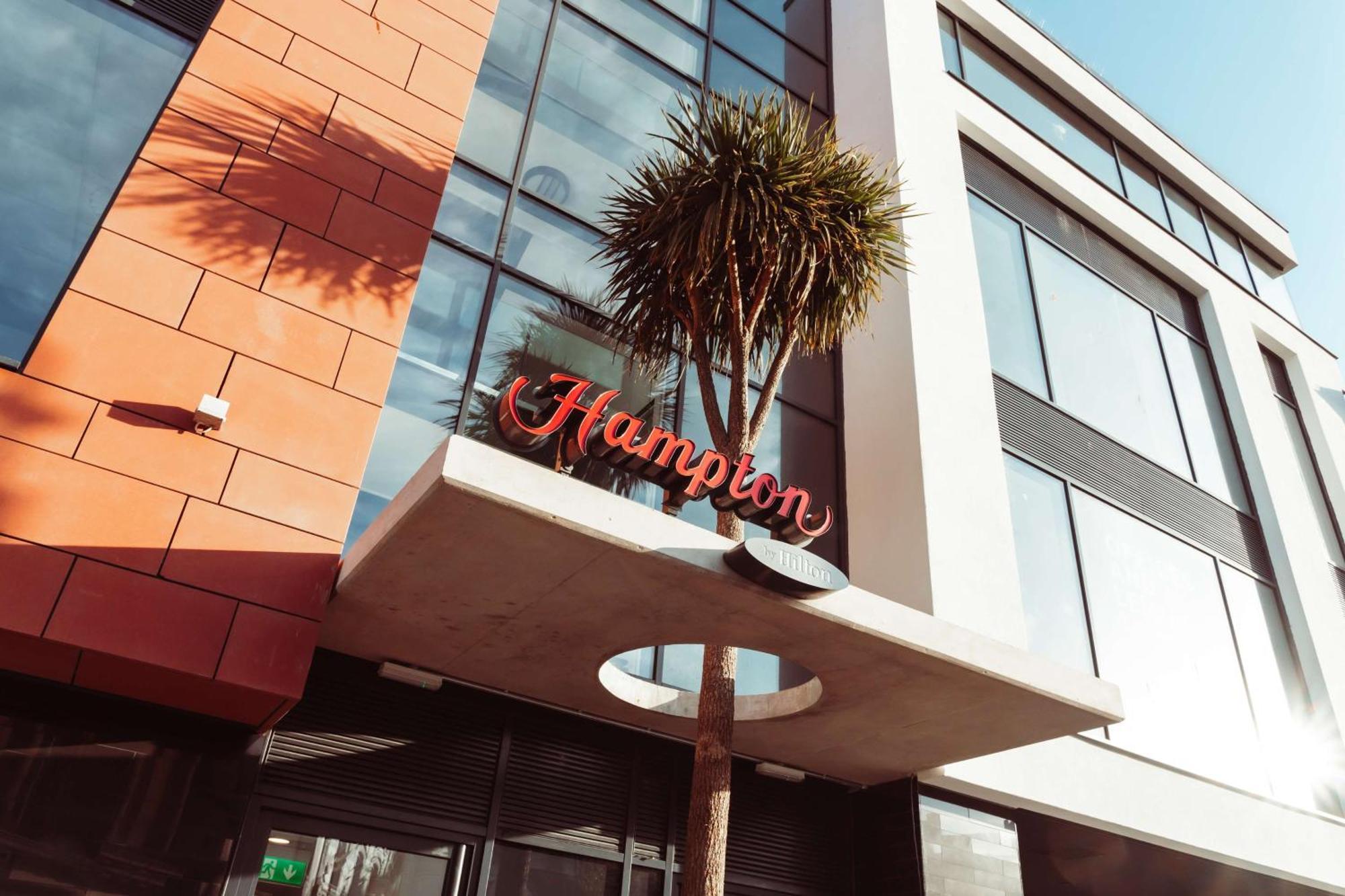 Hampton By Hilton Torquay Hotel Екстериор снимка